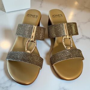 Jones New York NWT Sz 9.5 Women's Glittering Gold & Silver Wedge Sandals (SH101)